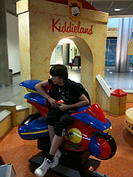 Maxi im Kiddieland