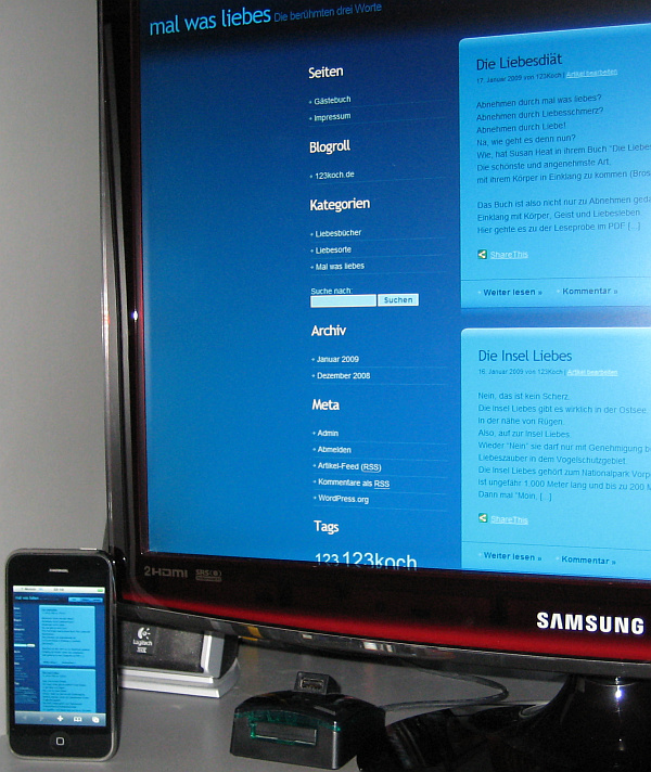 Mi iPhone 3G y Samsung T220HD. Aqui se ve la muestra la página principal www.mal-was-liebes.de